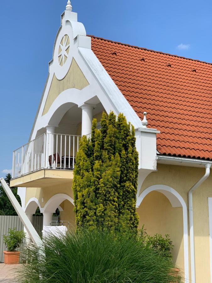 Lilium Villa Хевиз Экстерьер фото